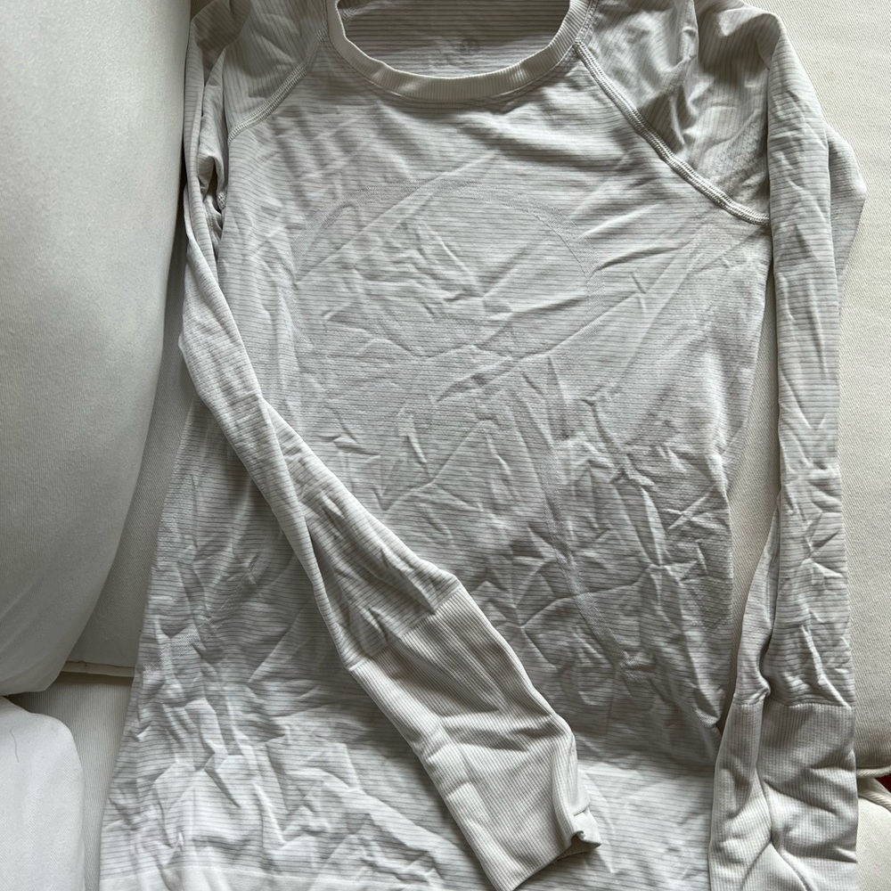 Lululemon long sleeve swift tech size 6 white